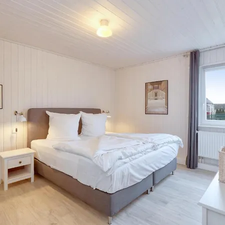 Holiday home Cozy In With Wifi Zerpenschleuse